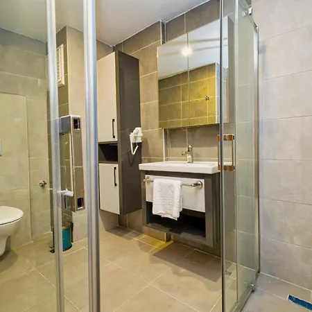 Laristone Apartmanhotel *