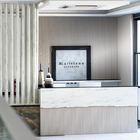 Laristone Apartmanhotel *
